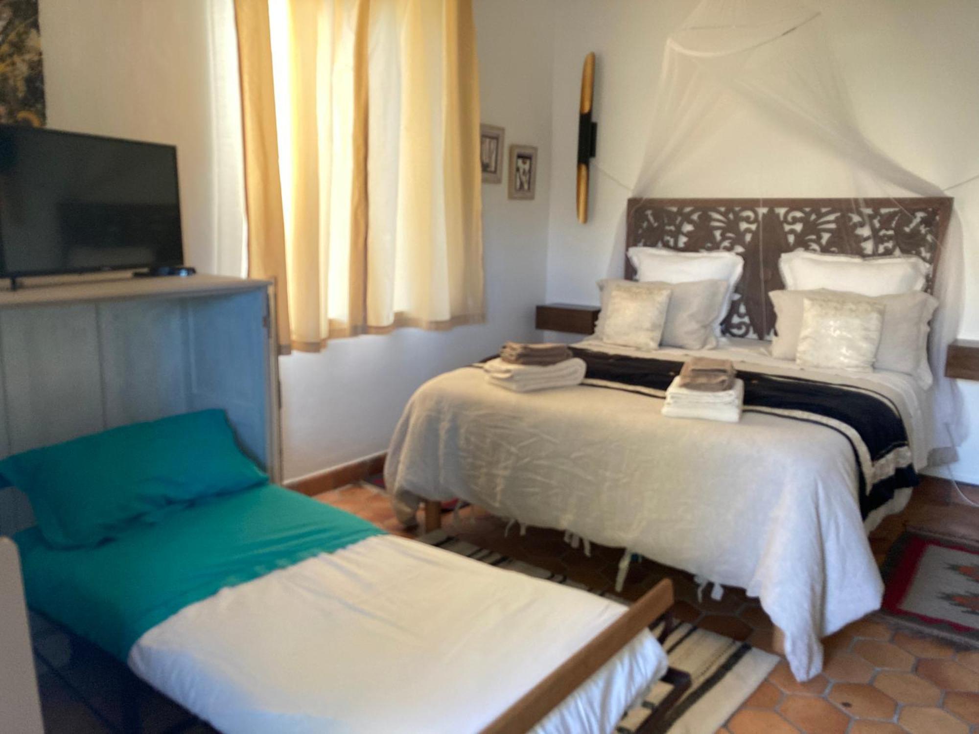 Chambre D'Hotes Les Roches Corme-Royal Exteriör bild