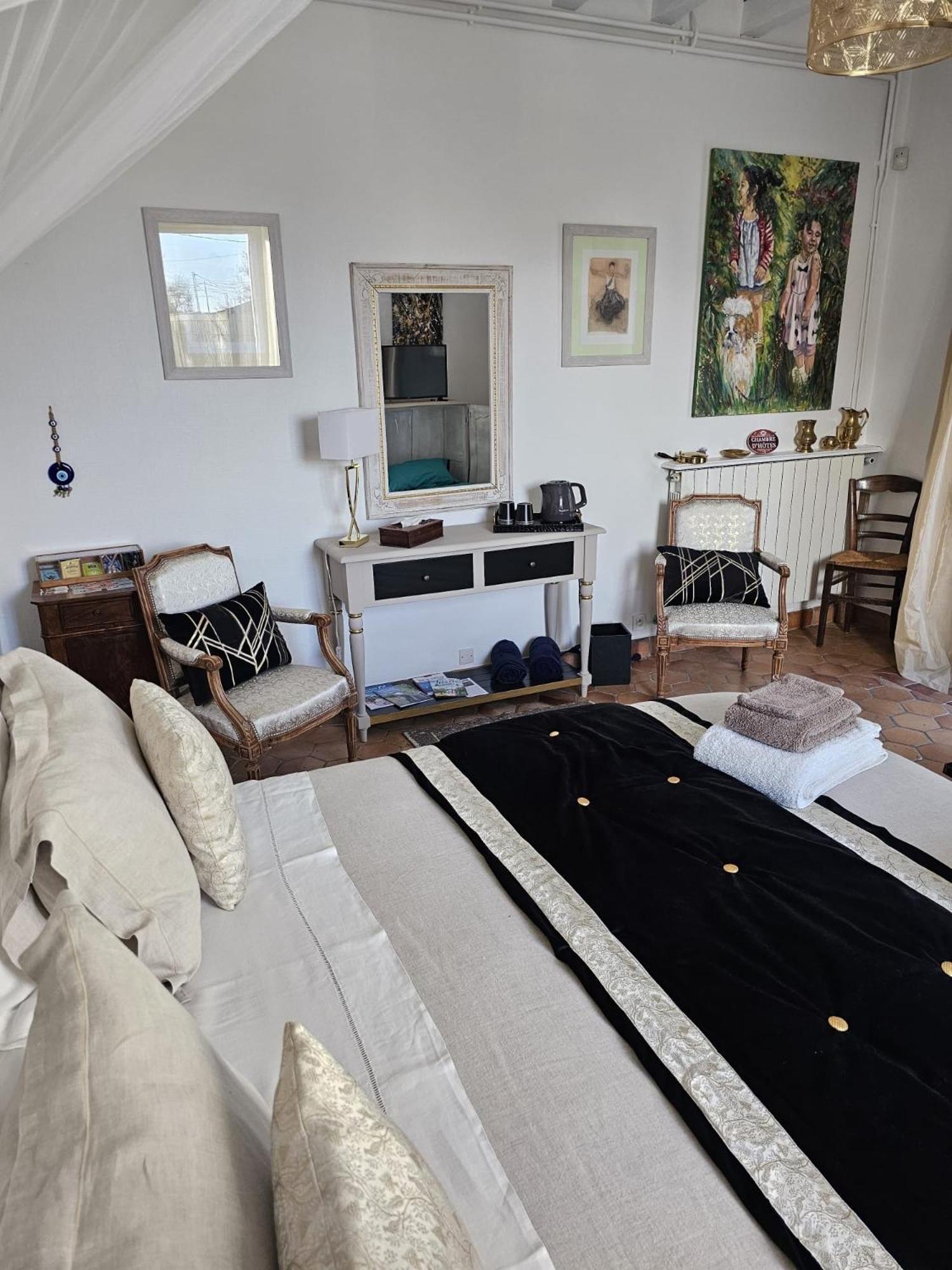 Chambre D'Hotes Les Roches Corme-Royal Exteriör bild